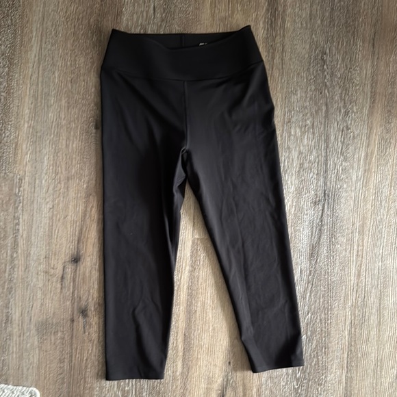 Women’s Uniqlo Black Leggings - Picture 6 of 7